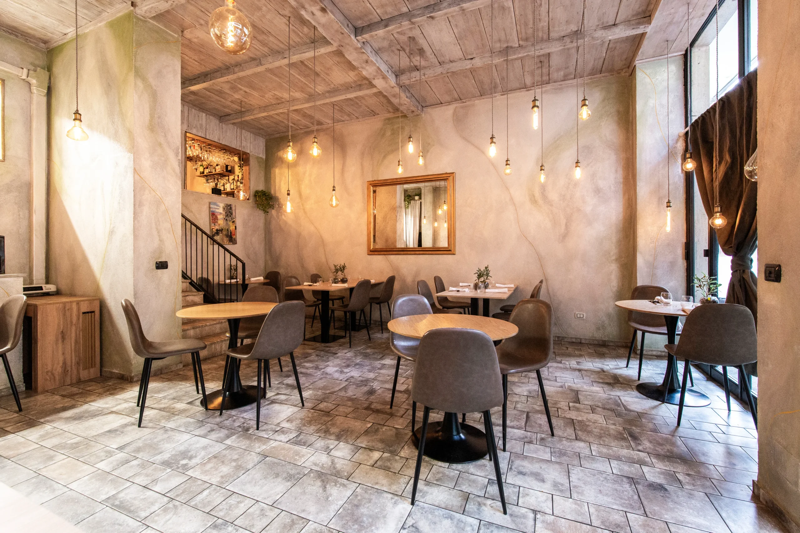 Interni e sala da pranzo di Armonia Ristorante