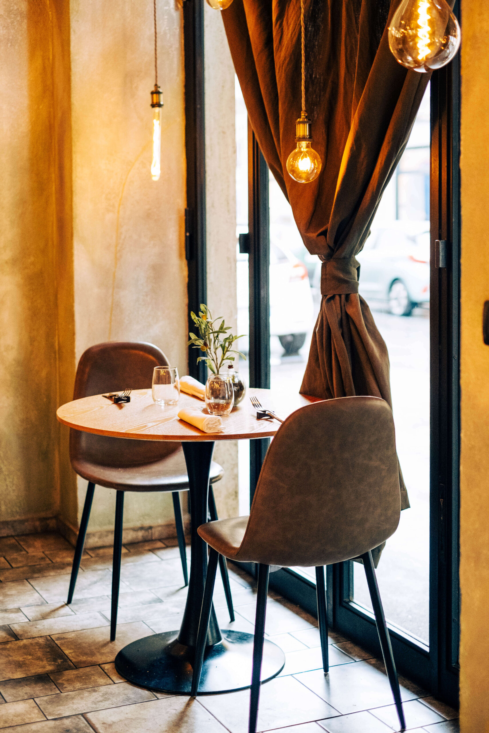 Tavolo vicino alla finestra per una cena privata da Armonia